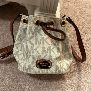 Michael Kors Jules Bucket Bag | Pre-Owned